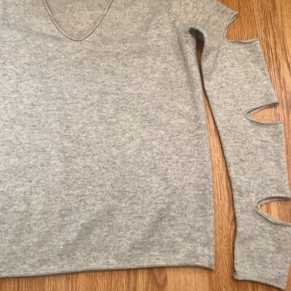 Aqua Cashmere Gray V-neck Cutout Sleeves Sweater S - Picture 6 of 9
